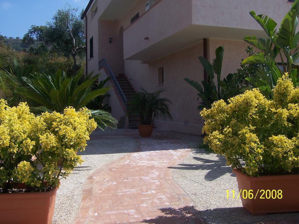 Residence Floritalia - Ricarica Auto Elettriche Santa Domenica  Room photo